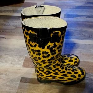 Fur lined leopard rain boots